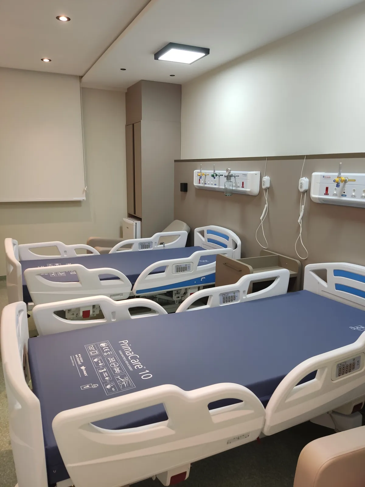 Quarto de internação com leitos